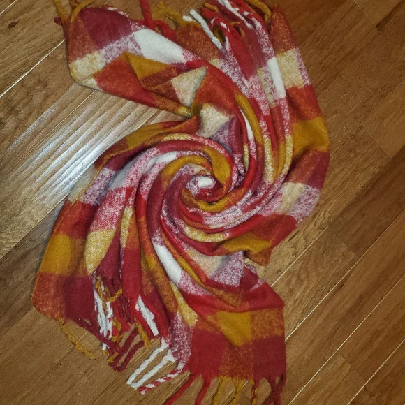 OUI Checkered Throw 50"x60" - Picture 2 of 5